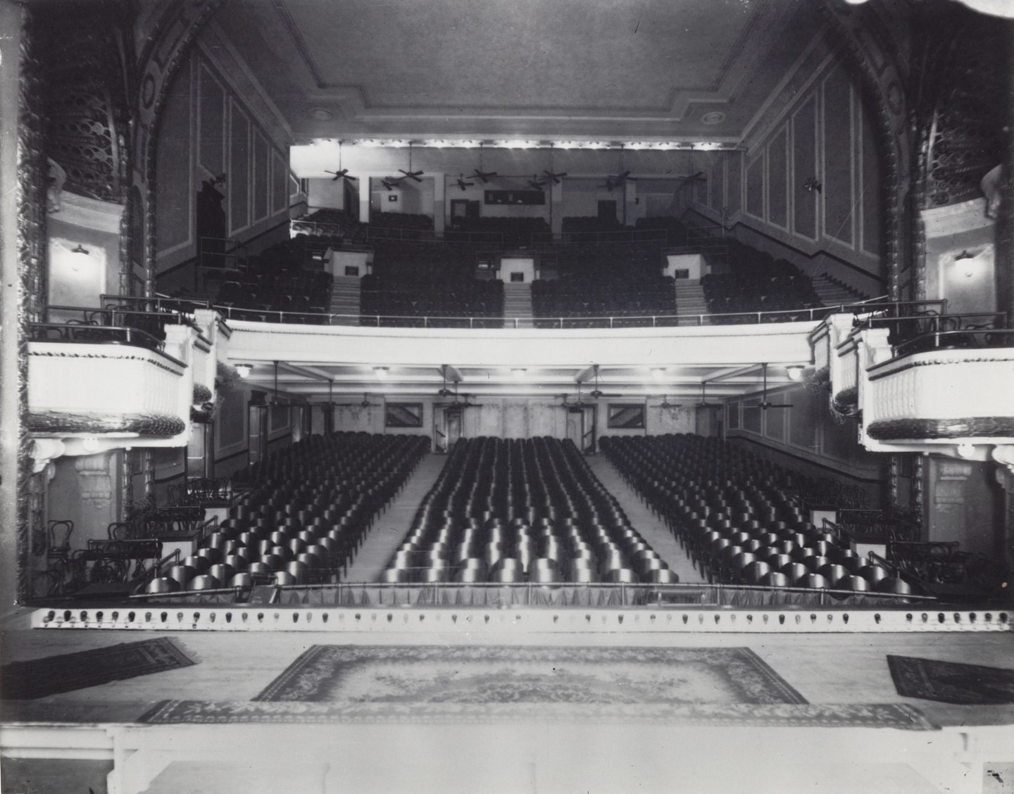 Majestic interior in 1915